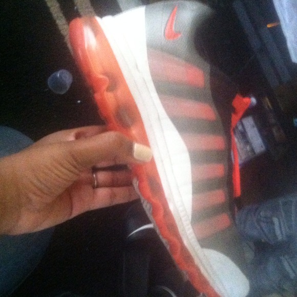 Bright orange air maxes (men size) - Picture 3 of 4
