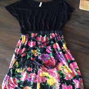 Cute dress. (Short sleeve shirt/skirt connection)