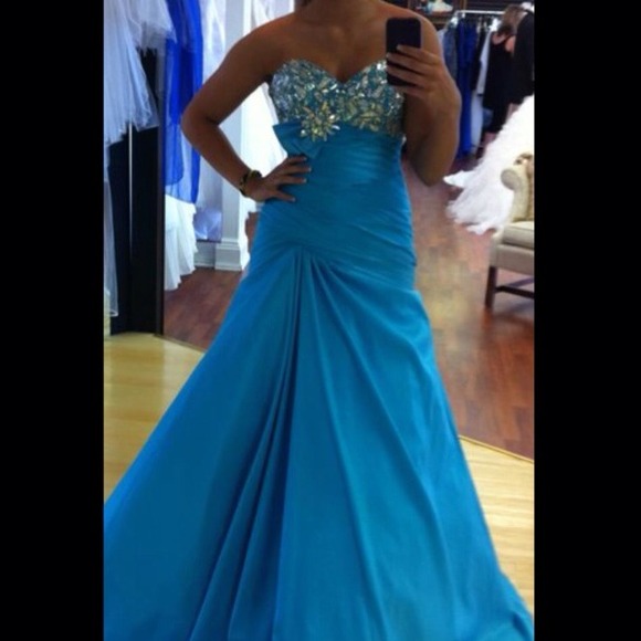 Tony Bowls beautiful dress!