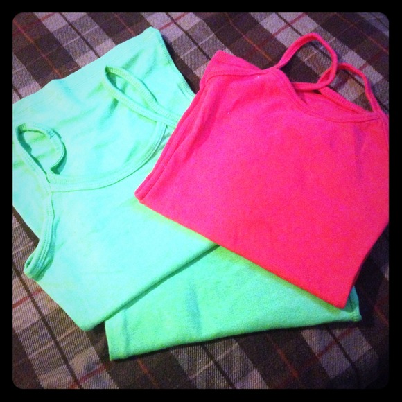 💚💕Bundle of 3 Abercrombie tank tops