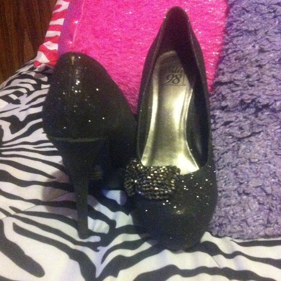 High Heels - Picture 2 of 4