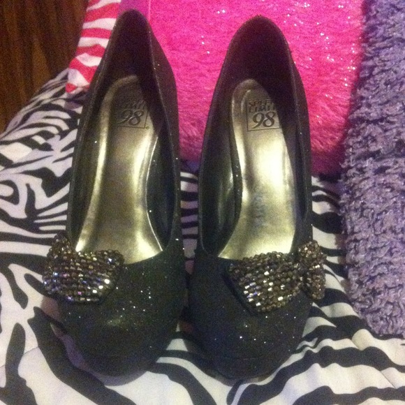 High Heels - Picture 3 of 4