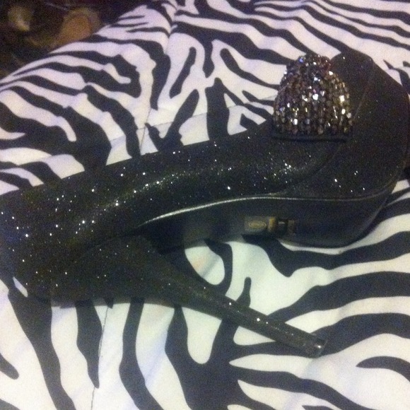 High Heels - Picture 4 of 4