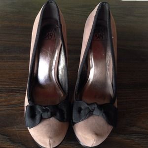 SOLD! Grey and black bow heels!