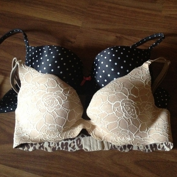 Lot of 2 Bras Victoria's Secret 34C & polkadot 36C