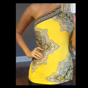 One shoulder Cache top