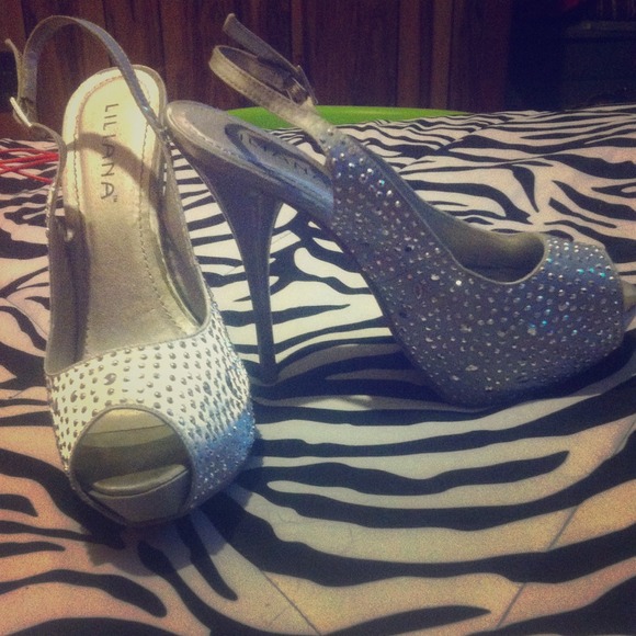 High Heels - Picture 1 of 4