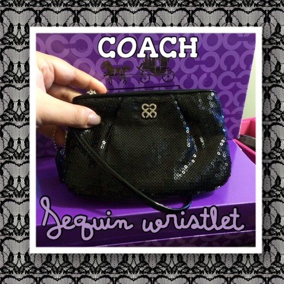 ✨✨COACH occasion sequin wristlet in black ✨✨
