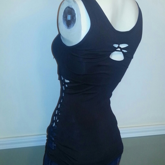 Seamless cut out tank