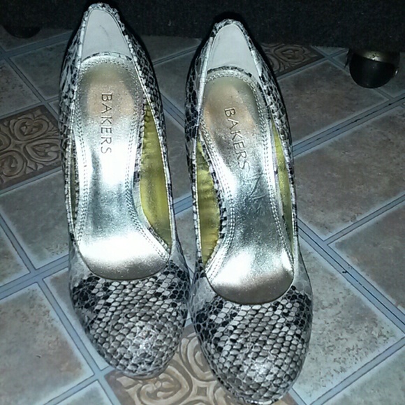Snake print heels - Picture 2 of 2