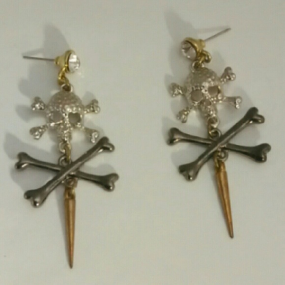 Skull earrings