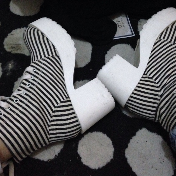 Jeffrey Campbell ish platform sneaker