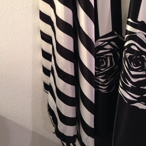 B&W fit and flare dress. Fun Summer dress!