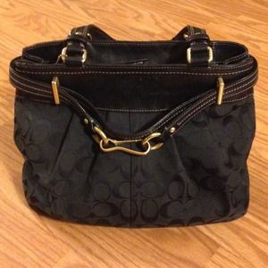 Authentic Coach Hand bag.(reduced price)