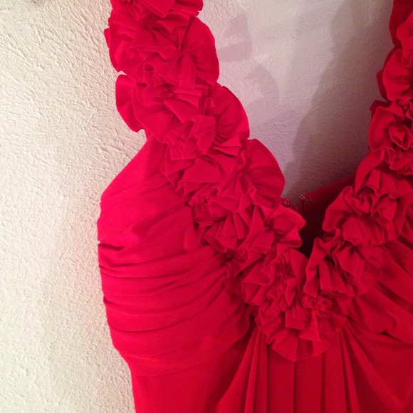 Red ruffle dress. Great for Valentine's Day! ❤️