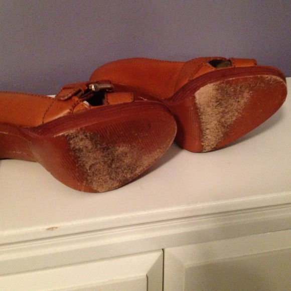 MICHAEL MICHAEL KORS STRAPPY BROWN BUCKLE HEELS - Picture 3 of 4