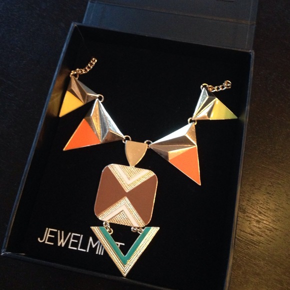 Statement necklace