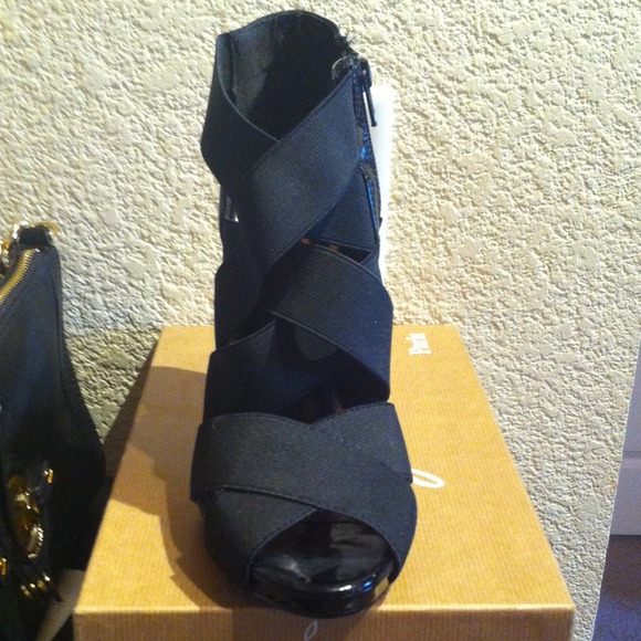 ❌❌❌SOLD ON EBAY! New Charles David black heels! - Picture 2 of 4