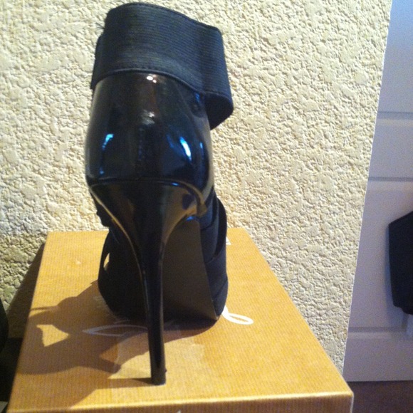 ❌❌❌SOLD ON EBAY! New Charles David black heels! - Picture 4 of 4