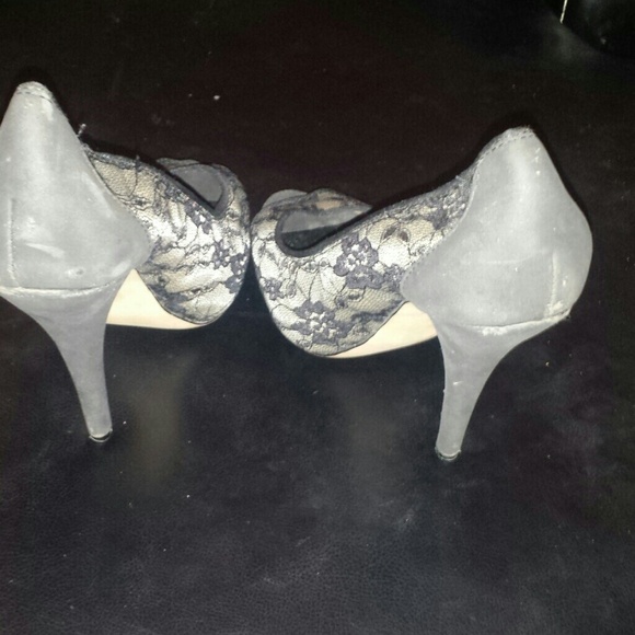 Lace & suede heels - Picture 2 of 2