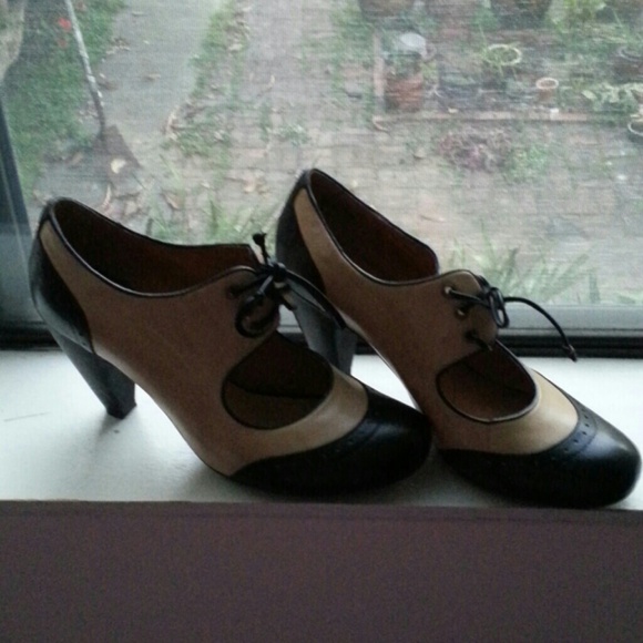 Miz Mooz Oxford Pumps