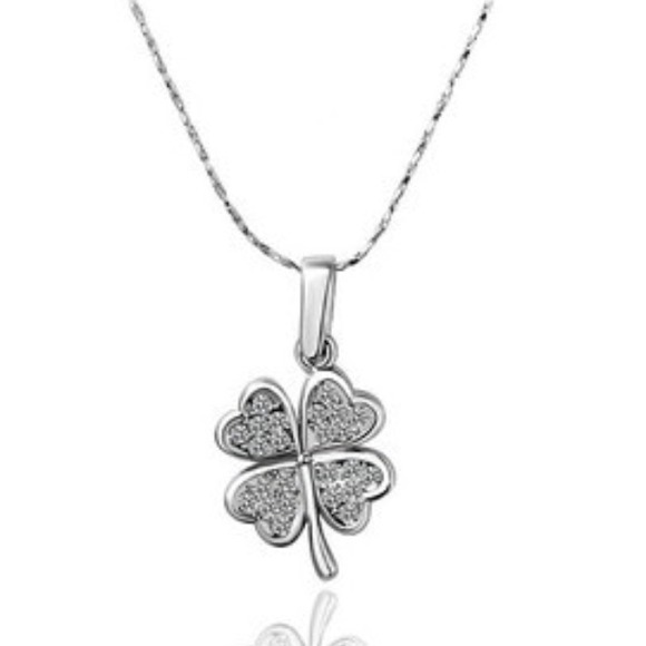 Lucky four leaf clover necklace !!!! Nwt !!!
