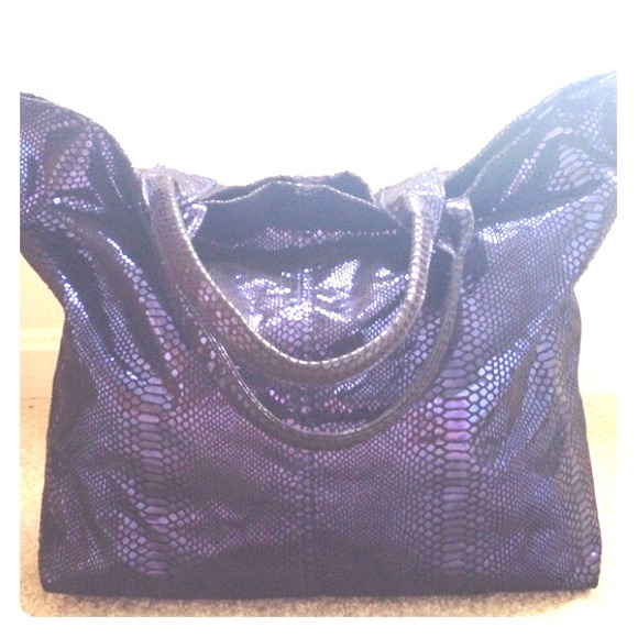 🚫BUNDLED🚫 Metallic Nylon Snakeskin Tote