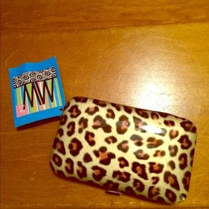 🎉Just Reduced 🎉NWT Leopard manicure case and kit