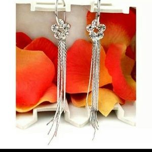 NWOT <>< Elegant Rhinestone Flower Tasel