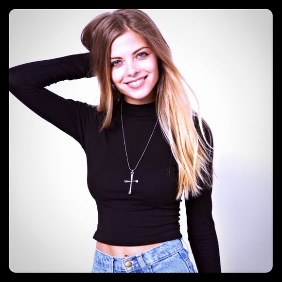 ❤️Reserved❤️ Cropped Longsleeve Turtleneck
