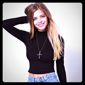 ❤️Reserved❤️ Cropped Longsleeve Turtleneck