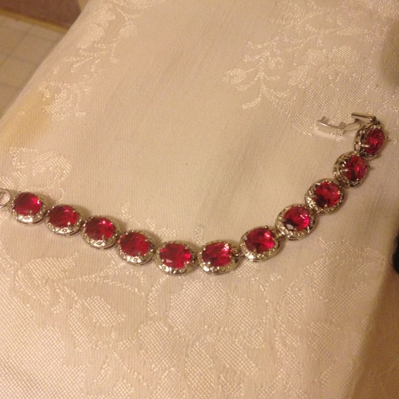 Pink Rhinestone bracelet. - Picture 3 of 4