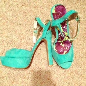 Platform heel with ankle strap/buckle