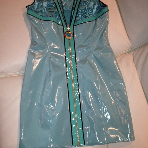 More pic's of Versace dress - Picture 2 of 4