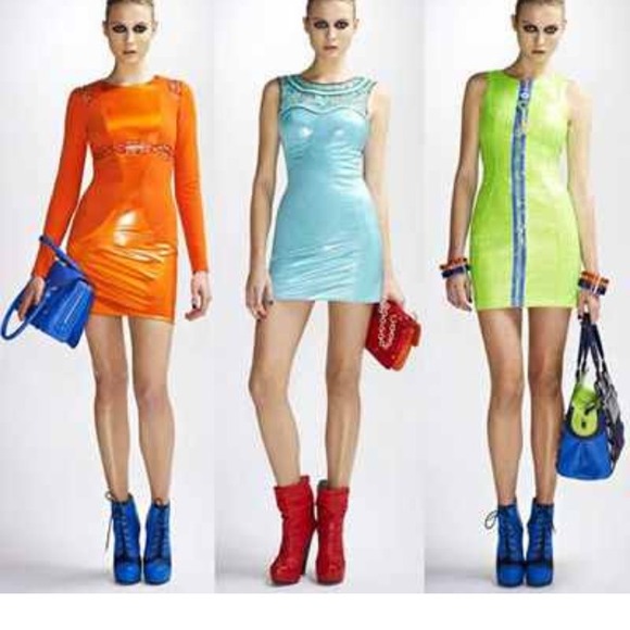 More pic's of Versace dress - Picture 4 of 4