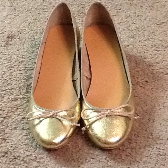 Zara Gold leather shoes size 6.5