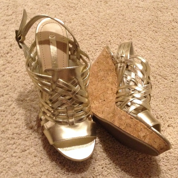 Super cute must have gold wedges!
