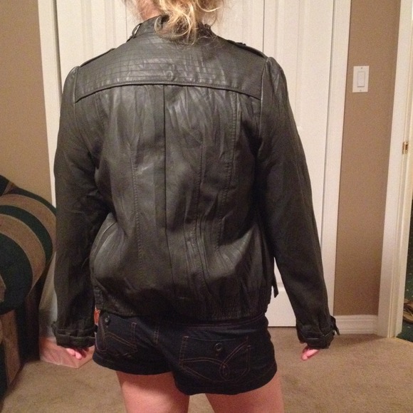 Leather jacket - Picture 2 of 4