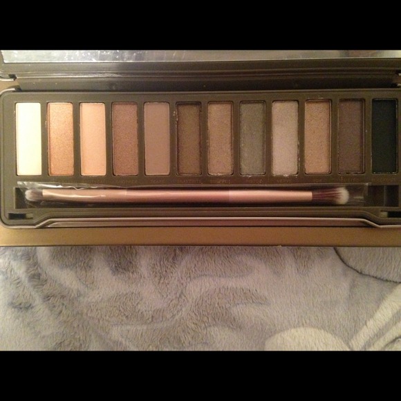 Naked 2 Eyeshadow colors