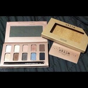 Bundle Stila in the light palette & spike necklace
