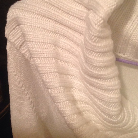 Sweater - Picture 2 of 4