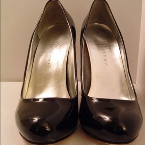 ⬇️must sell⬇️ Ivanka Trump Black Patent pumps