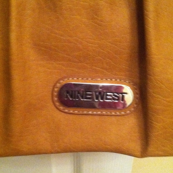 🚫SOLD IN BUNDLE🚫FLASH SALE!!New Nine West Purse - Picture 2 of 3