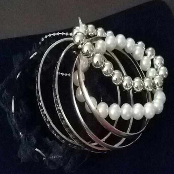Bracelets - Picture 2 of 4