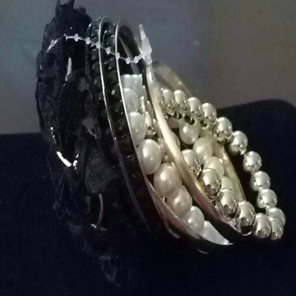 Bracelets - Picture 3 of 4