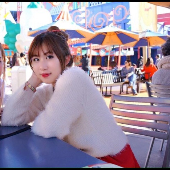 Sweater - Picture 1 of 4