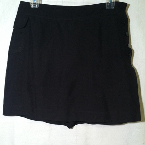 HOLD FOR RINGLEADER Izod black skort side buttons