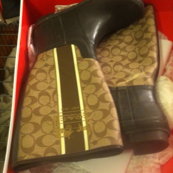 Coach rain boots ! Excellent condition.