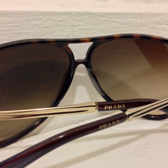 ✂️PRICE CUT✂️Sexy Prada Aviator Style Sunglasses!