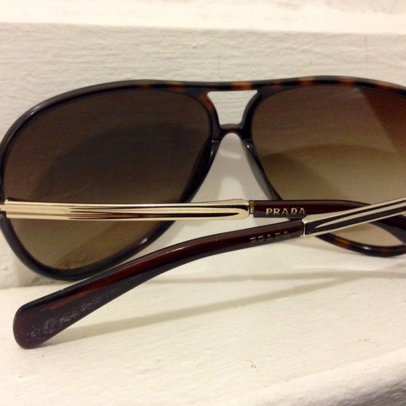 ✂️PRICE CUT✂️Sexy Prada Aviator Style Sunglasses!